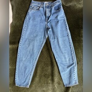 Levi’s premium denim jeans size 28 high loose taper